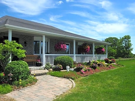 Golden Pathways Retreat B&B