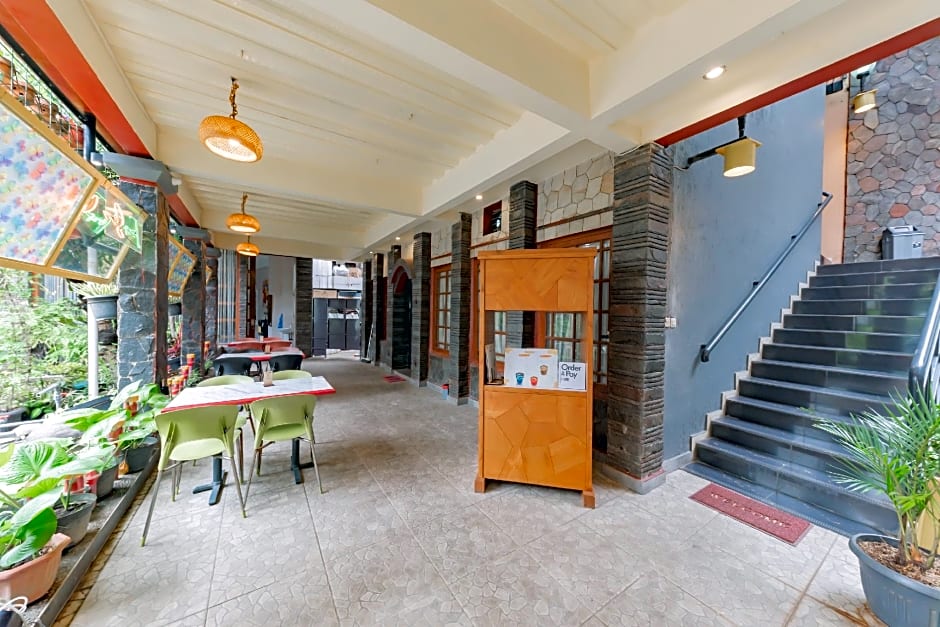 Urbanview Hotel Villa Surya Bandung