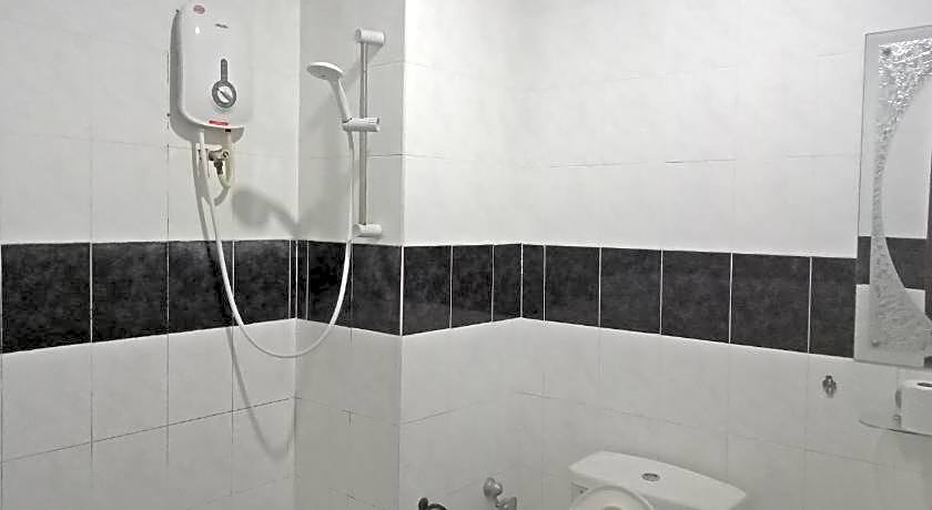 The Upper Deck Hotel