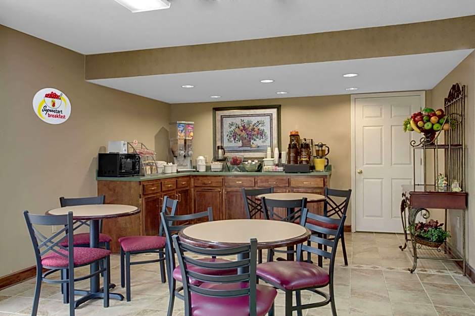 Super 8 by Wyndham Booneville