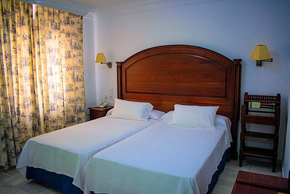 Photo 1 of 5 of Triple Room