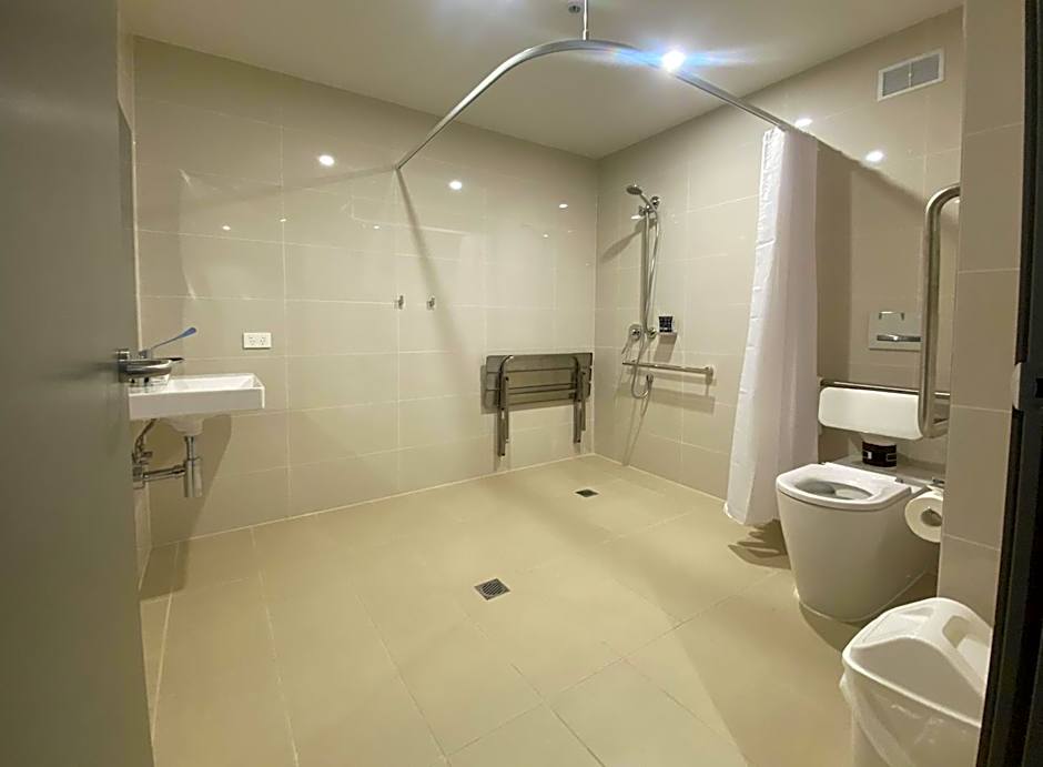 Brady Apartment Hotel Hardware Lane