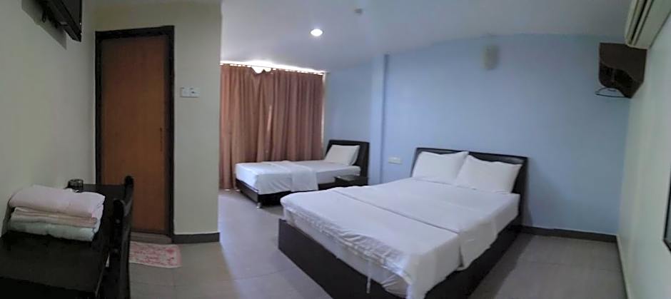 Photo 1 of 4 of Triple Room with Private Bathroom