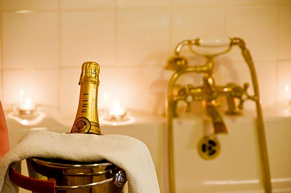 Albright Hussey Manor