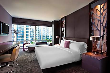 Fabulous King Room with Transfer Shower - Mobility and Hearing Accessible