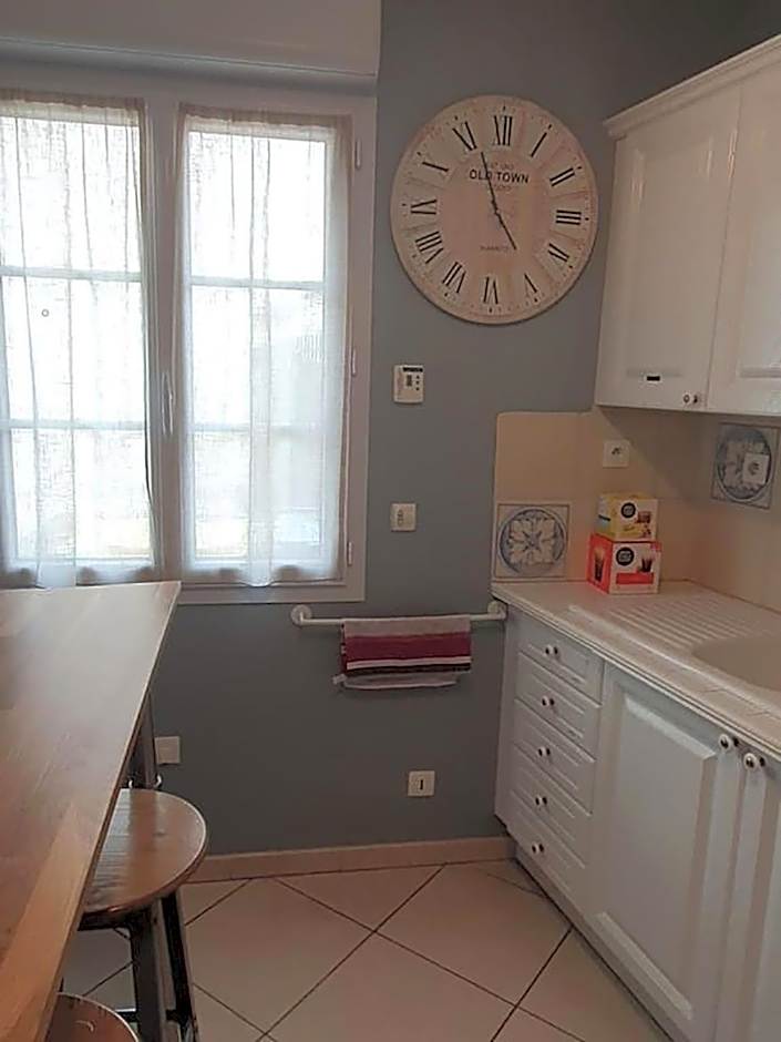 LA MARINA-Center-Parking-StationtoParis