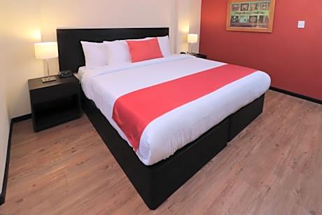 Queen Room - Accessible/Non Smoking