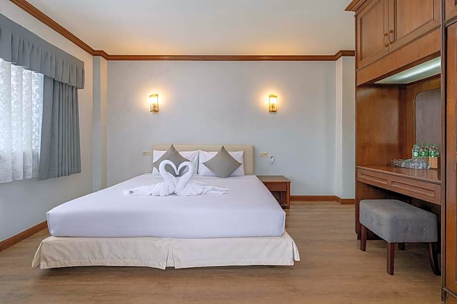 Photo 1 of 3 of Superior 1 King Bed