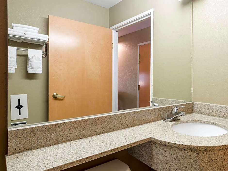 Microtel Inn & Suites By Wyndham West Chester