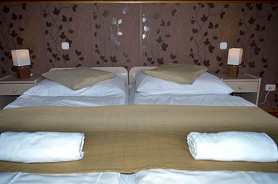 Pollushof Panzió és Étterem