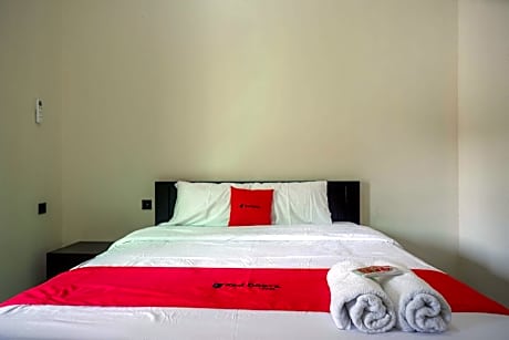 RedDoorz Syariah near Kawasan Simpang Lima Pati