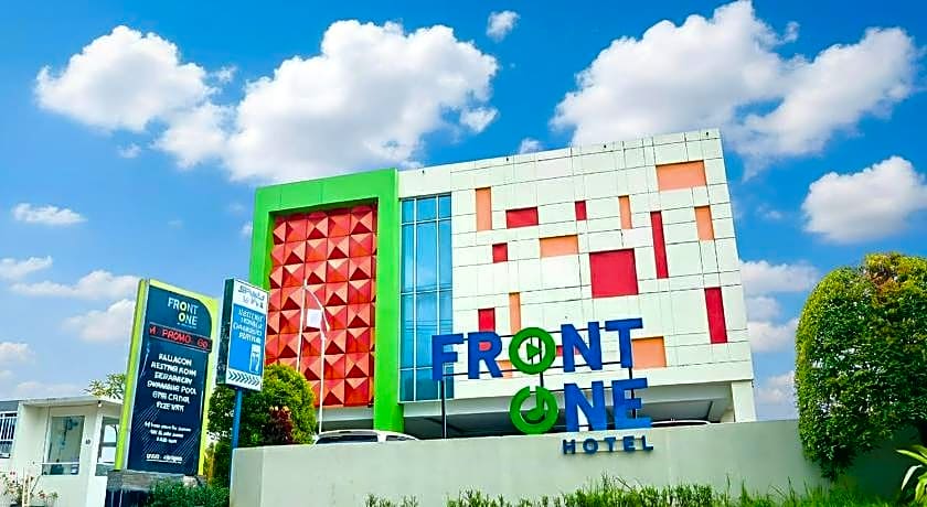 Front One Hotel Purwodadi