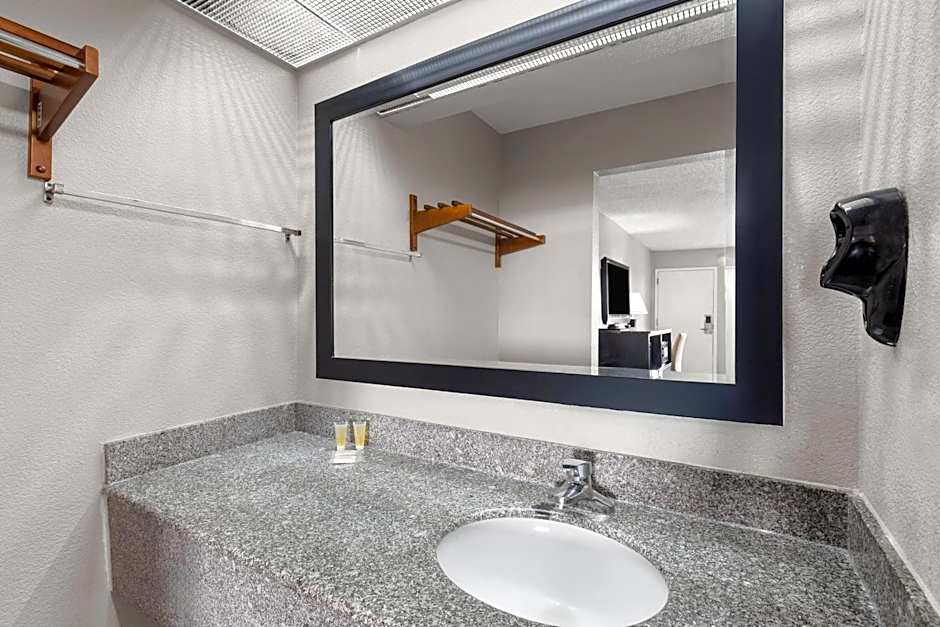 Super 8 by Wyndham Bulls Gap Greeneville Area