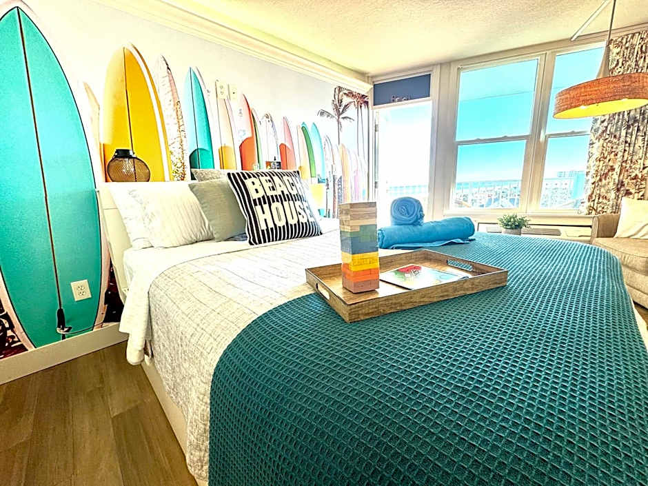Luxury Beachfront Studio - Private Balcony with Ocean View - Heated Pool - Hot Tub - Tiki Bar - Sauna
