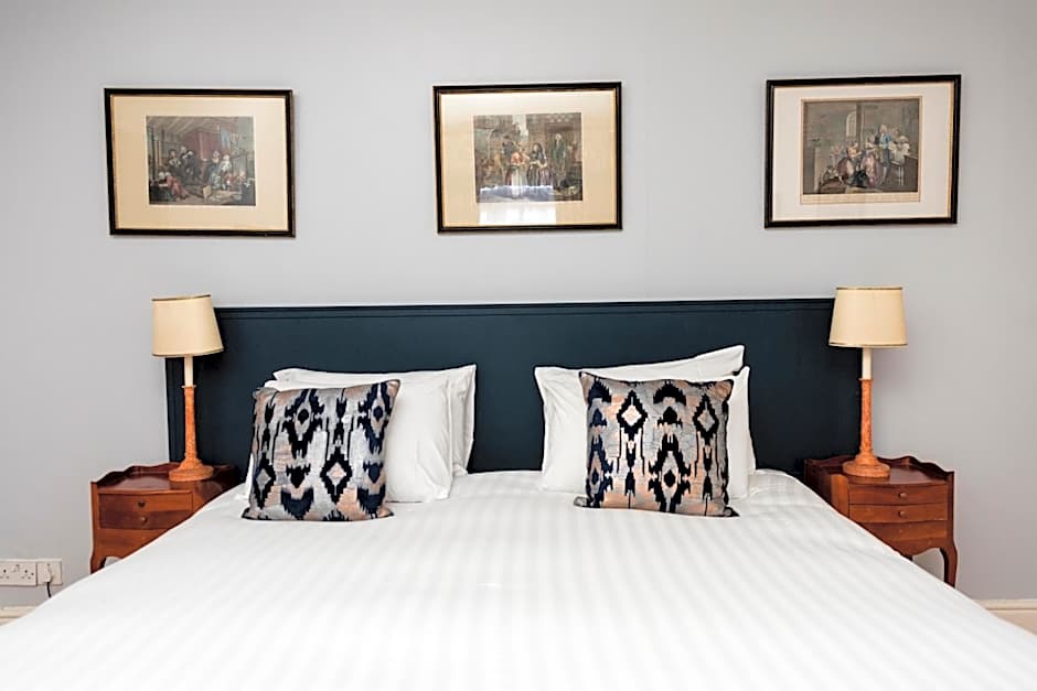 Brook Whipper-In Hotel