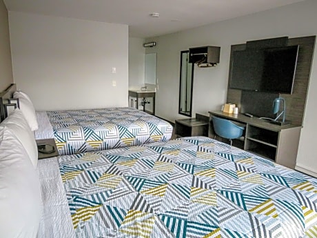 Queen Room with Two Queen Beds - Disability Access - Roll In Shower