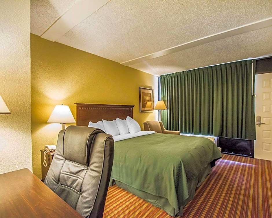 Quality Inn & Suites At Tropicana Field