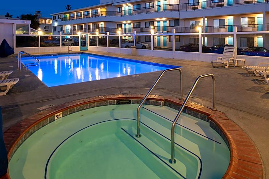 Edgewater Inn and Suites