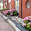 Vista Hotel & Residence