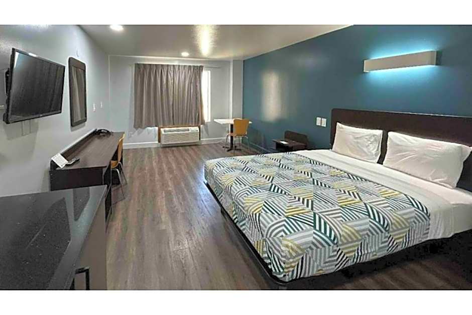 Studio 6 Suites Hesperia, CA West Main Street I 15