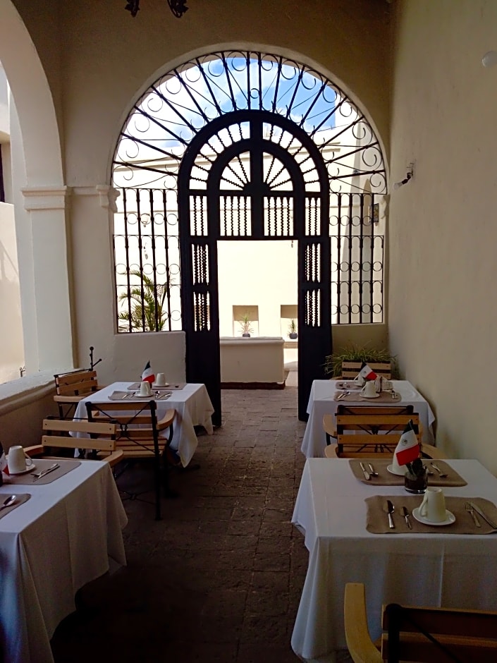 Meson De La Merced Hotel & Suites