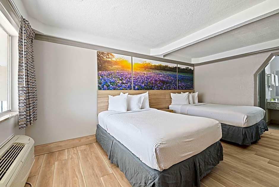 Days Inn by Wyndham Kenedy