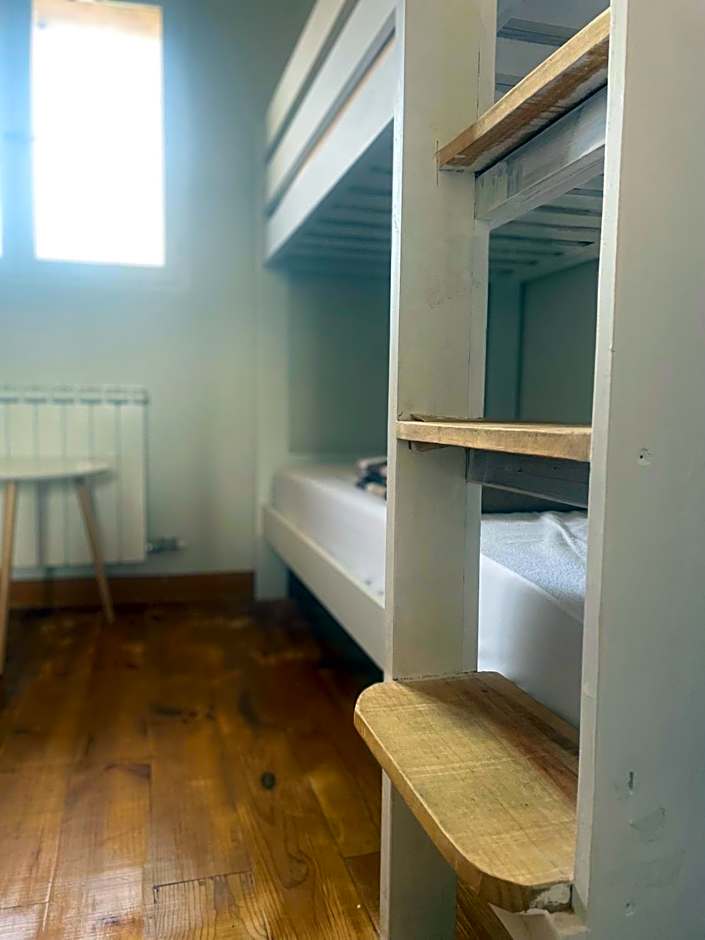 Las Hadas Albergue -solo para Peregrinos - Vegano -Bar