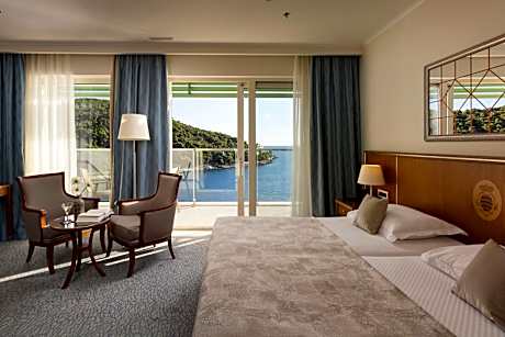 Double or Twin Room with Balcony and Sea View
