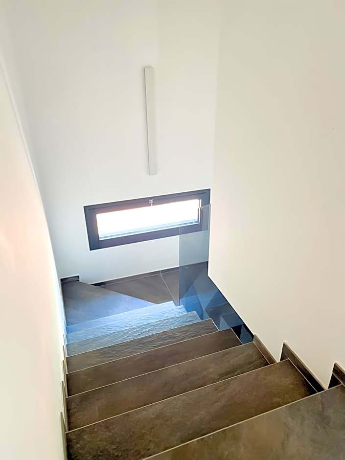 Glass House - Smart Rooms & Parking
