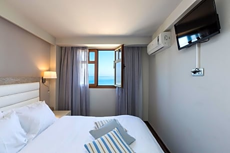 Deluxe One-Bedroom Suite with Sea View