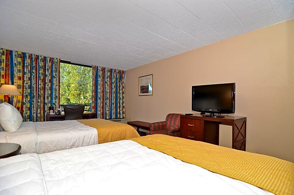 Photo 1 of 5 of Deluxe 2 Queen Beds, Nonsmoking
