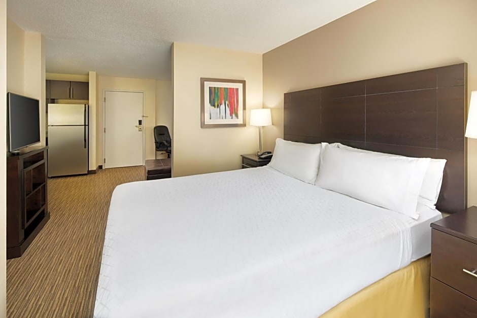 Holiday Inn Express & Suites Alpharetta, an IHG Hotel