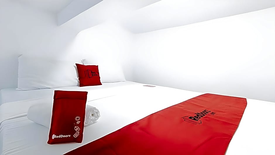 RedDoorz near De La Salle Dasmarinas Cavite