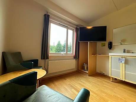 Quadruple Room with Shared Bathroom