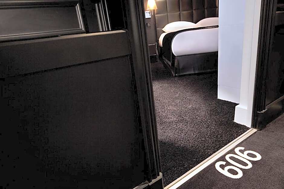 First Hotel Paris Tour Eiffel