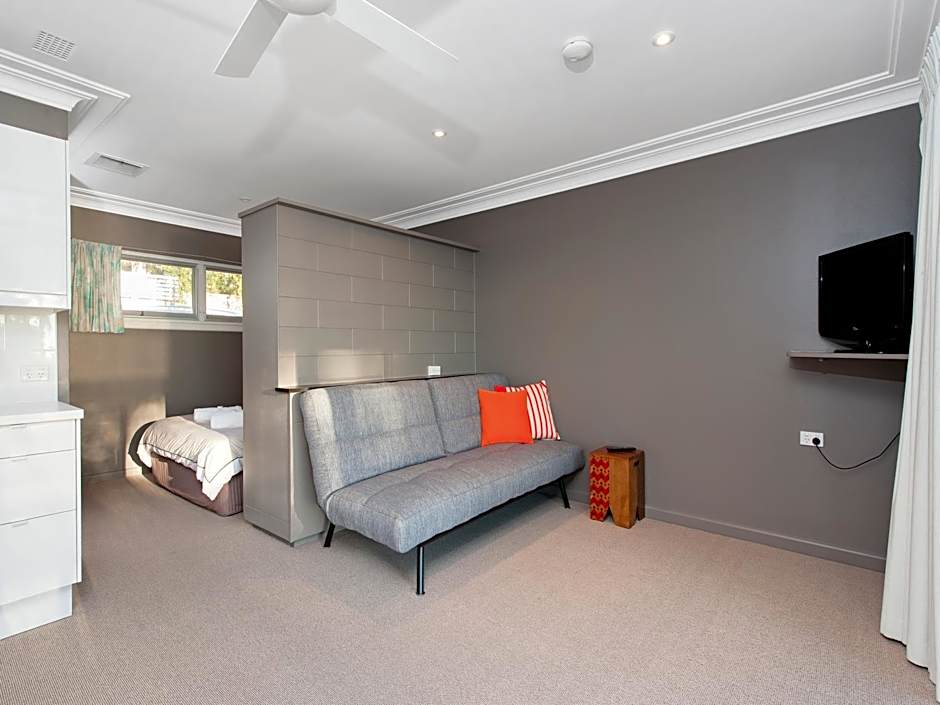 Dutchies Motel Nelson Bay & Dutchmans Beach Apartments