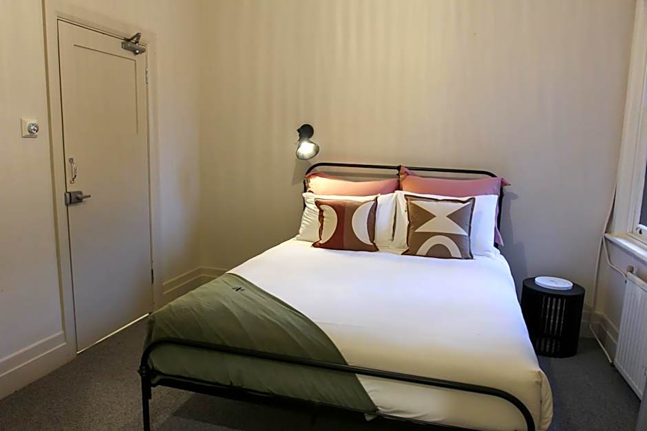 Alpine Hotel, Eat Drink Sleep