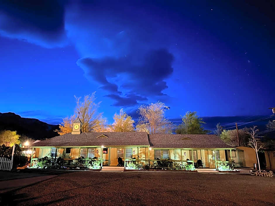 Eastern Sierra Motor Lodge