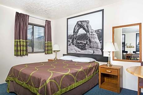 Queen Room - Non-Smoking