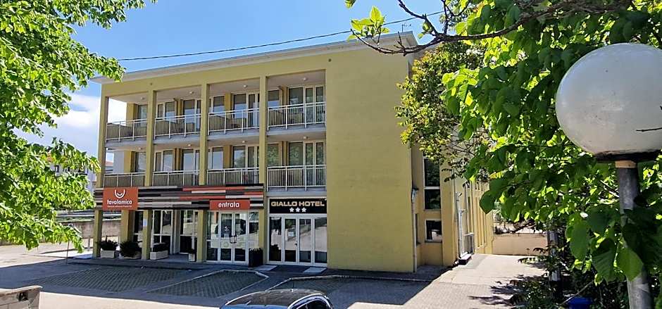 Hotel Giallo