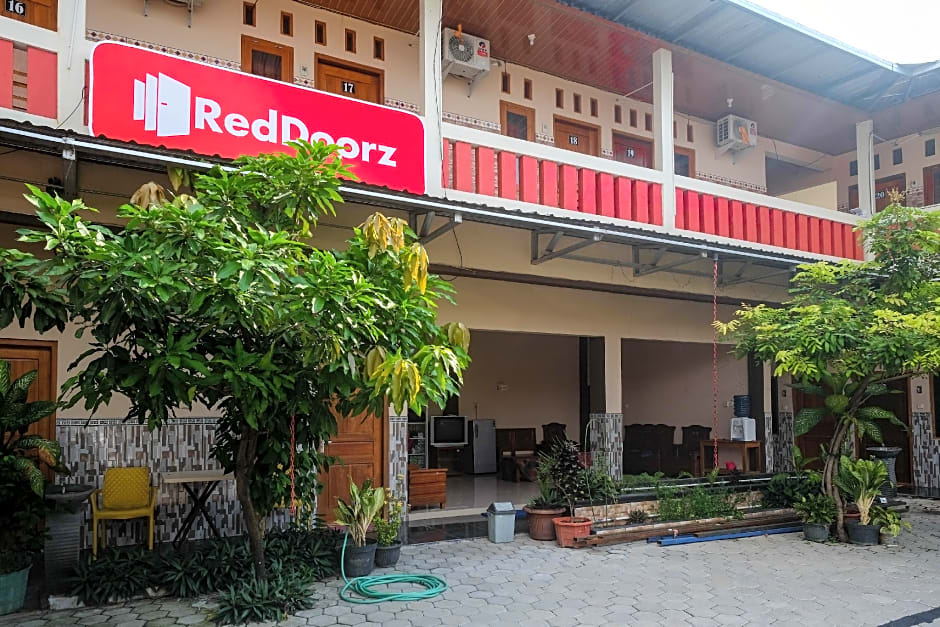 RedDoorz Syariah near Exit Toll Palur