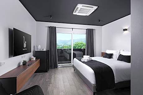 Deluxe Double Room with Balcony and Mountain View