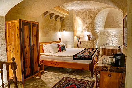 Deluxe Cave Room