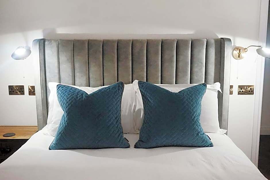 Upstairs at 33 - Self check in boutique accommodation in Worcester Centre