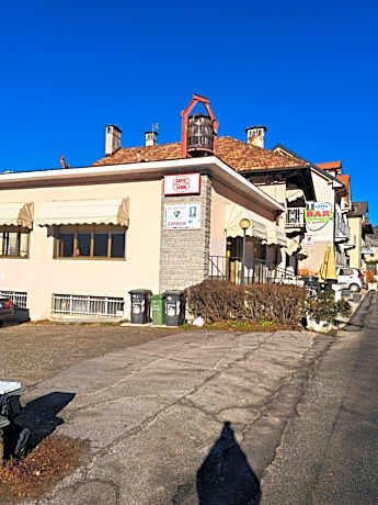 Standard Double Room with Shared Bathroom