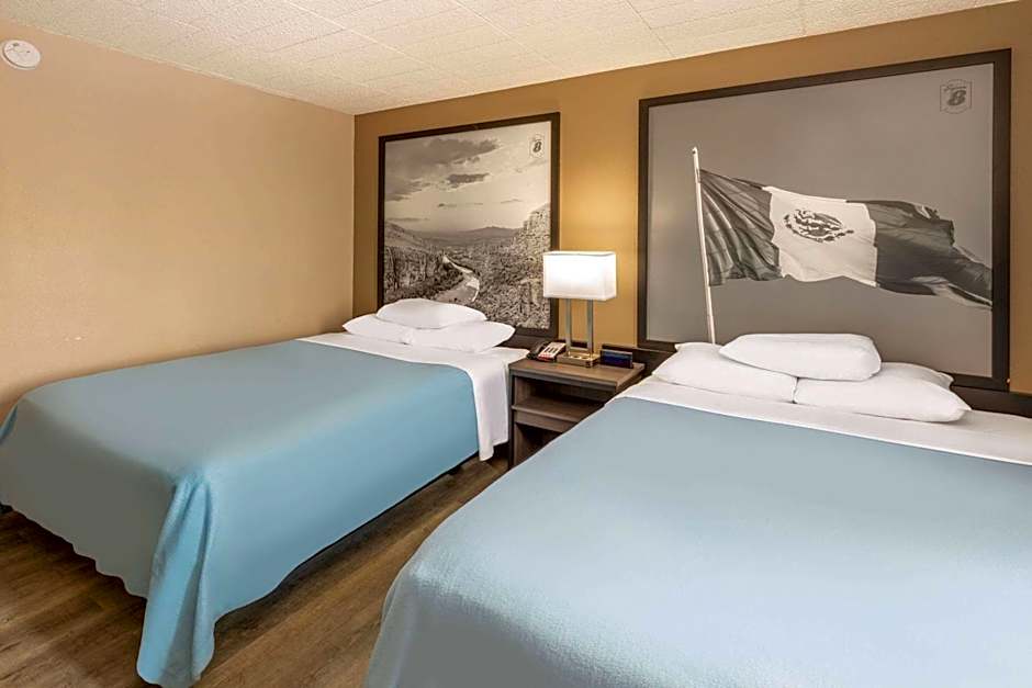 Super 8 by Wyndham Laredo