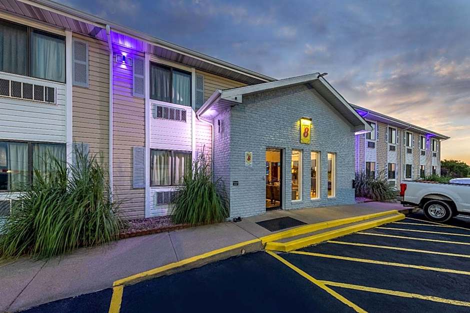 Super 8 by Wyndham El Dorado