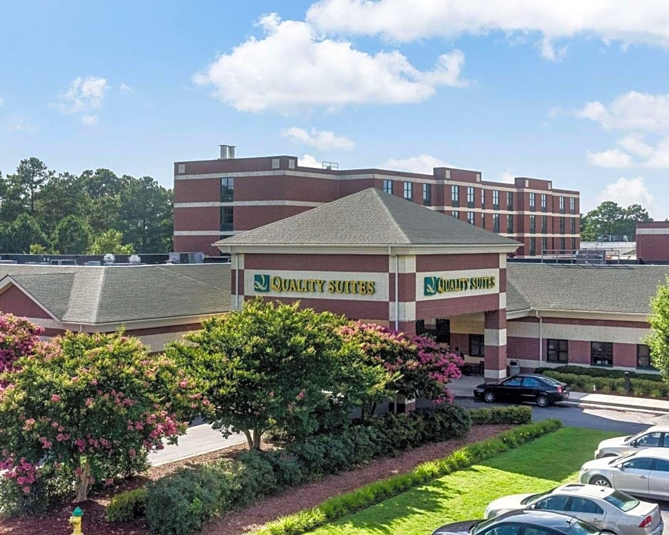 Quality Suites Lake Wright Norfolk Airport