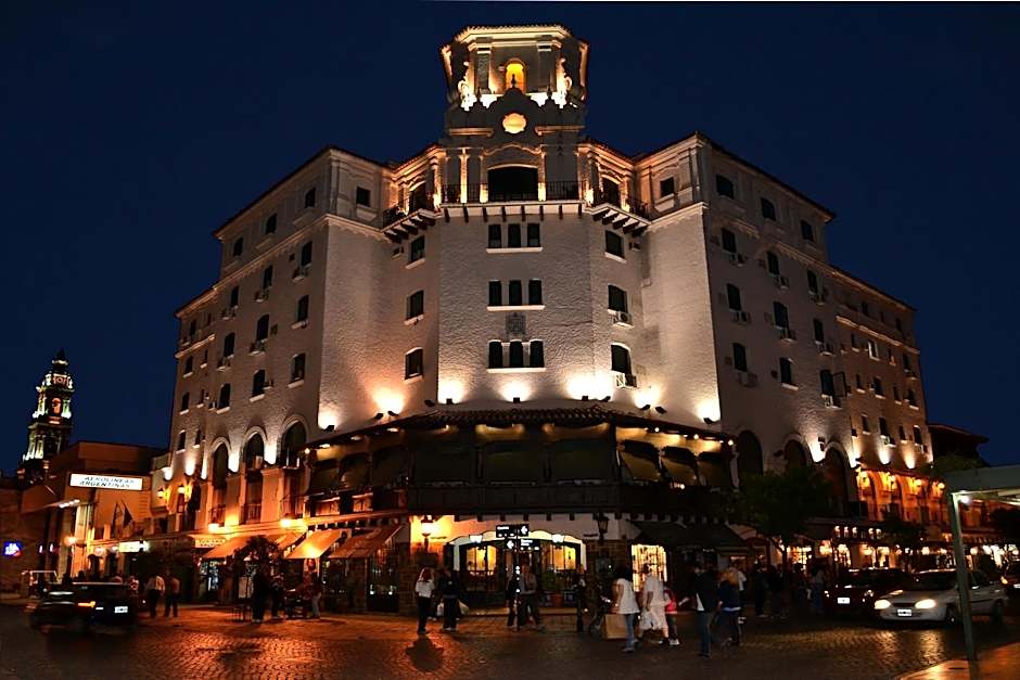 Photo 1 of 50 of Hotel Salta
