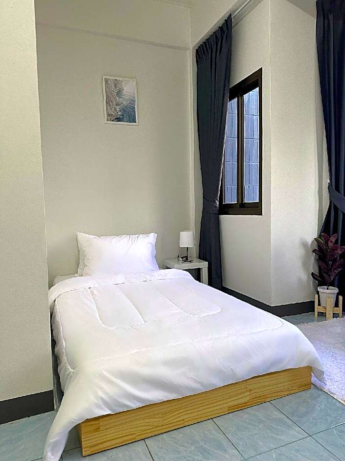 Montana Hotel & Hostel Phuket
